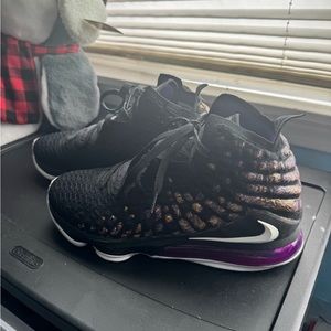 Nike Lebron 17 Lakers